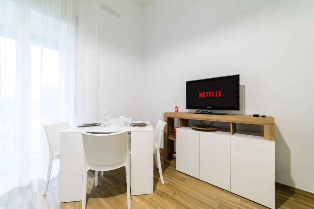 شقة Stazione Treni - Wi-Fi & Netflix Cozy Space ساليرنو المظهر الخارجي الصورة
